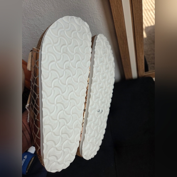 BIRKENSTOCKS ARIZONA ROSE GOLD SANDALS. NWT - Picture 3 of 3